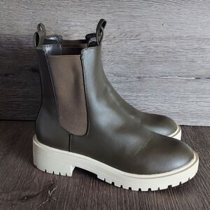 Stylish Olive Heeled Boots